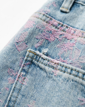 Carica l'immagine nel visualizzatore di Gallery, Jeans Wide-Leg a Vita Alata con Motivo Floreale Rosa