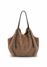 Carica l'immagine nel visualizzatore di Gallery, BORSA TOTE REVERSIBILE IN PELLICCIA ECOLOGICA CON TRACOLLE REGOLABILI