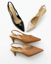 Carica l'immagine nel visualizzatore di Gallery, Décolleté Slingback in Vera Pelle con Dettaglio Gioiello Dorato