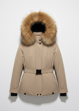 Carica l'immagine nel visualizzatore di Gallery, Giacca da Sci Impermeabile con Cappuccio in Pelliccia Sintetica – Eleganza e Performance Fango