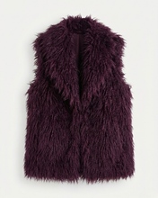 Carica l'immagine nel visualizzatore di Gallery, Gilet in Eco-Pelliccia con Tasche — 100% Poliestere — Colore Borgogna Violaceo