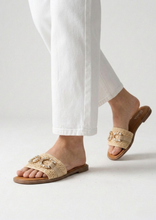 Carica l'immagine nel visualizzatore di Gallery, Ciabattine in Raffia Naturale e Pelle Ecologica con Dettaglio Bijoux