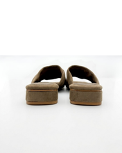 Carica l'immagine nel visualizzatore di Gallery, Sabot Chic in Simil-pelle Scamosciata con Punta Squadrata e Fascia a Increspature