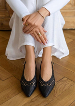 Carica l'immagine nel visualizzatore di Gallery, Scarpe Slingback a Punta con Trama Intrecciata