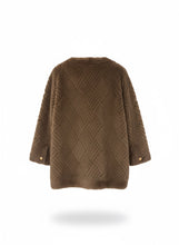 Carica l'immagine nel visualizzatore di Gallery, CAPPOTTO IN ECO-PELLICCIA A MEZZA LUNGHEZZA TAGLIO DRITTO