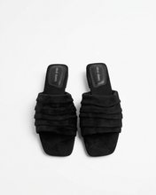 Carica l'immagine nel visualizzatore di Gallery, Sabot Chic in Simil-pelle Scamosciata con Punta Squadrata e Fascia a Increspature