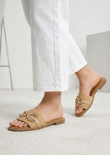 Carica l'immagine nel visualizzatore di Gallery, Ciabattine in Raffia Naturale e Pelle Ecologica con Dettaglio Bijoux