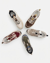 Carica l'immagine nel visualizzatore di Gallery, Sneakers Donna in Vera Pelle con Inserti in Rete Tecnica e Dettagli Laminati