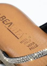 Carica l'immagine nel visualizzatore di Gallery, Sandalo Flat in Morbida Nappa con Dettaglio Lucente - Artigianato Italiano