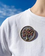 Carica l'immagine nel visualizzatore di Gallery, Spilla Magnetica a Forma di Albero della Vita in Acciaio – Eleganza Senza Fori