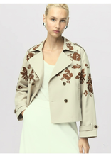 Carica l'immagine nel visualizzatore di Gallery, TRENCH CORTO OVERSIZE CON RICAMO DOPPIOPETTO