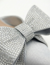 Carica l'immagine nel visualizzatore di Gallery, Décolleté Slingback in Raso con Maxi Fiocco Gioiello 4 Colori