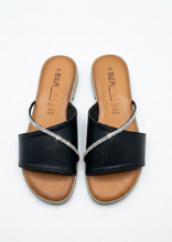 Carica l'immagine nel visualizzatore di Gallery, Sandalo Flat in Morbida Nappa con Dettaglio Lucente - Artigianato Italiano