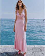 Carica l'immagine nel visualizzatore di Gallery, Elegante Abito Lungo in Raso e Pizzo-Scollo a V