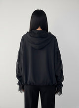 Carica l'immagine nel visualizzatore di Gallery, Doppia Faccia Giacca Nera Oversize in Seta e Pizzo - Stile Avvolgente con Maniche a Balze