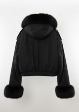 Carica l'immagine nel visualizzatore di Gallery, Piumino Nero Corto Impermeabile con Cappuccio e Pelliccia Staccabile