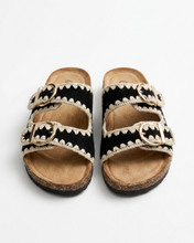 Carica l'immagine nel visualizzatore di Gallery, Sandali Slide in Ecopelle Scamosciata con Bordatura Crochet e Doppia Fibbia Gold