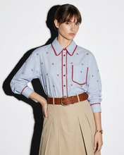 Carica l'immagine nel visualizzatore di Gallery, Camicia Cropped a Righe con Ricamo Ciliegie