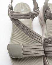 Carica l'immagine nel visualizzatore di Gallery, Sandali Sport-Chic in Tessuto Tecnico con Listini Asimmetrici e Plantare Ergonomico