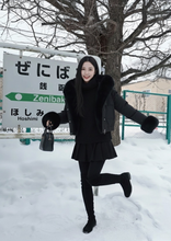 Carica l'immagine nel visualizzatore di Gallery, Piumino Nero Corto Impermeabile con Cappuccio e Pelliccia Staccabile