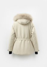 Carica l'immagine nel visualizzatore di Gallery, Giacca da Sci Impermeabile con Cappuccio in Pelliccia Sintetica – Eleganza e Performance Avorio