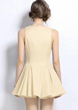 Carica l'immagine nel visualizzatore di Gallery, Abito Polline Doppiopetto con Bottoni Dorati e Dettaglio Leone di Venezia