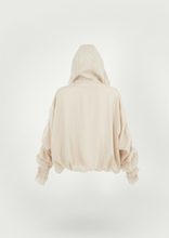 Carica l'immagine nel visualizzatore di Gallery, Doppia Faccia Giacca Beige Oversize in Seta e Pizzo - Stile Avvolgente con Maniche a Balze