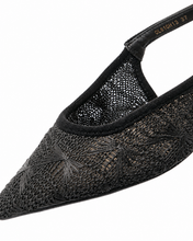 Carica l'immagine nel visualizzatore di Gallery, Décolleté Slingback Eleganti con Tomaia in Pizzo Floreale e Sottopiede in Vera Pelle