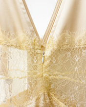 Carica l'immagine nel visualizzatore di Gallery, Elegante Abito Lungo in Raso e Pizzo-Scollo a V