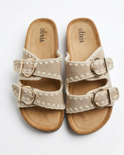Carica l'immagine nel visualizzatore di Gallery, Sandali Slide in Ecopelle Scamosciata con Bordatura Crochet e Doppia Fibbia Gold