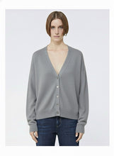 Carica l'immagine nel visualizzatore di Gallery, CARDIGAN GRIGIO SCURO MADE IN ITALY IN MISTO LANA E CASHMERE