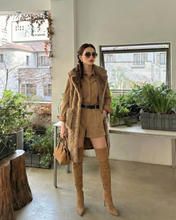 Carica l'immagine nel visualizzatore di Gallery, Gilet Khaki in Pelliccia Sintetica Smanicate con Ganci e Cintura – Taglia Unica