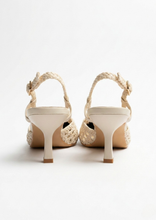 Carica l'immagine nel visualizzatore di Gallery, Décolleté Slingback Artigianale - Eleganza Intrecciata e Comfort in Agnello