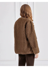 Carica l'immagine nel visualizzatore di Gallery, CAPPOTTO IN ECO-PELLICCIA A MEZZA LUNGHEZZA TAGLIO DRITTO