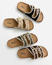 Carica l'immagine nel visualizzatore di Gallery, Sandali Slide in Ecopelle Scamosciata con Bordatura Crochet e Doppia Fibbia Gold