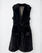 Carica l'immagine nel visualizzatore di Gallery, Gilet Nero in Pelliccia Sintetica Smanicate con Ganci e Cintura – Taglia Unica