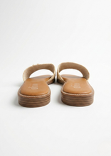 Carica l'immagine nel visualizzatore di Gallery, Ciabattine in Raffia Naturale e Pelle Ecologica con Dettaglio Bijoux