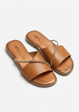 Carica l'immagine nel visualizzatore di Gallery, Sandalo Flat in Morbida Nappa con Dettaglio Lucente - Artigianato Italiano