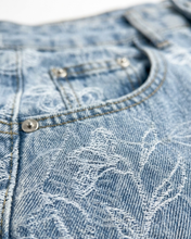 Carica l'immagine nel visualizzatore di Gallery, Jeans Wide-Leg a Vita Media con Grafica Floreale