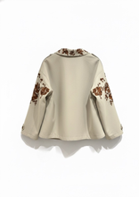 Carica l'immagine nel visualizzatore di Gallery, TRENCH CORTO OVERSIZE CON RICAMO DOPPIOPETTO