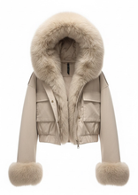 Carica l'immagine nel visualizzatore di Gallery, Piumino Beige Corto Impermeabile con Cappuccio e Pelliccia Staccabile