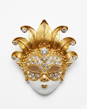 Carica l'immagine nel visualizzatore di Gallery, Spilla a Forma di Maschera Veneziana con Cristalli – Eleganza Scenografica