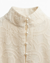 Carica l'immagine nel visualizzatore di Gallery, Abito Maxi in Pizzo Francese con Bottoni Perla e Cintura Intrecciata