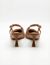 Carica l'immagine nel visualizzatore di Gallery, Décolleté Slingback in Ecopelle con Fibbia Gioiello e Tacco Medio Elegante