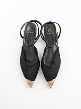 Carica l'immagine nel visualizzatore di Gallery, Scarpe Basse Eleganti in Pizzo con Dettagli Metallici e Cinturino