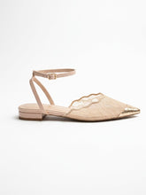 Carica l'immagine nel visualizzatore di Gallery, Scarpe Basse Eleganti in Pizzo con Dettagli Metallici e Cinturino
