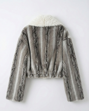 Carica l'immagine nel visualizzatore di Gallery, Giacca Corto Beige in Eco-Pelliccia Reversibile