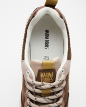 Carica l'immagine nel visualizzatore di Gallery, Sneakers Donna in Vera Pelle con Inserti in Rete Tecnica e Dettagli Laminati