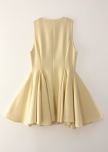 Carica l'immagine nel visualizzatore di Gallery, Abito Polline Doppiopetto con Bottoni Dorati e Dettaglio Leone di Venezia