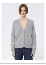 Carica l'immagine nel visualizzatore di Gallery, CARDIGAN GRIGIO CHIARO MADE IN ITALY IN MISTO LANA E CASHMERE